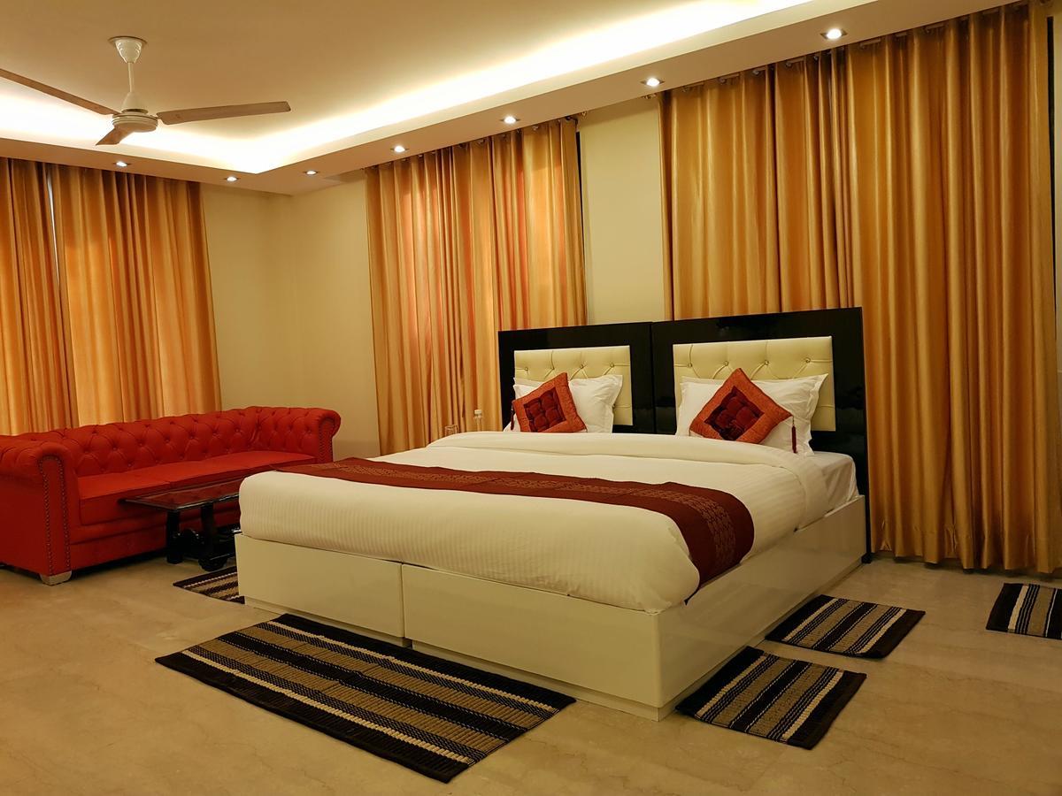 La Residenza Bed & Breakfast New Delhi Bagian luar foto