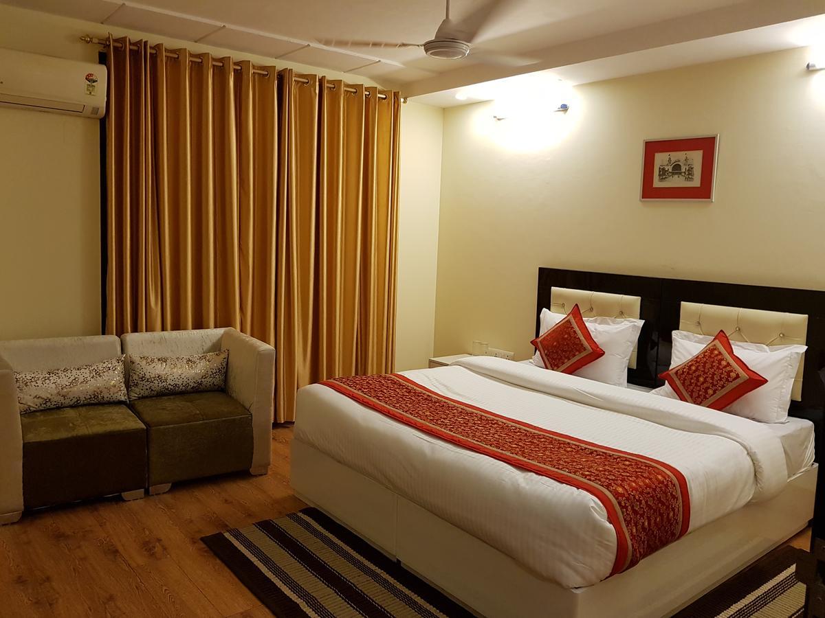La Residenza Bed & Breakfast New Delhi Bagian luar foto