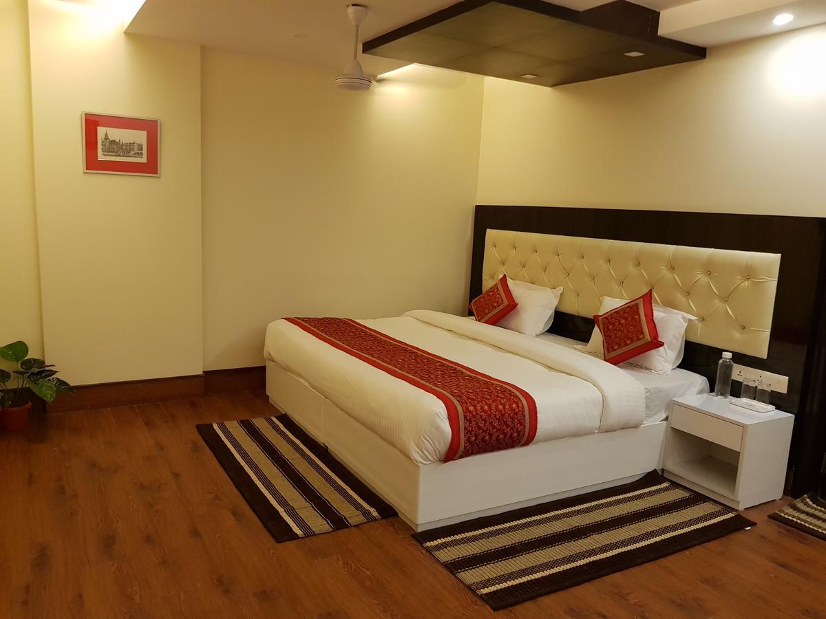 La Residenza Bed & Breakfast New Delhi Bagian luar foto