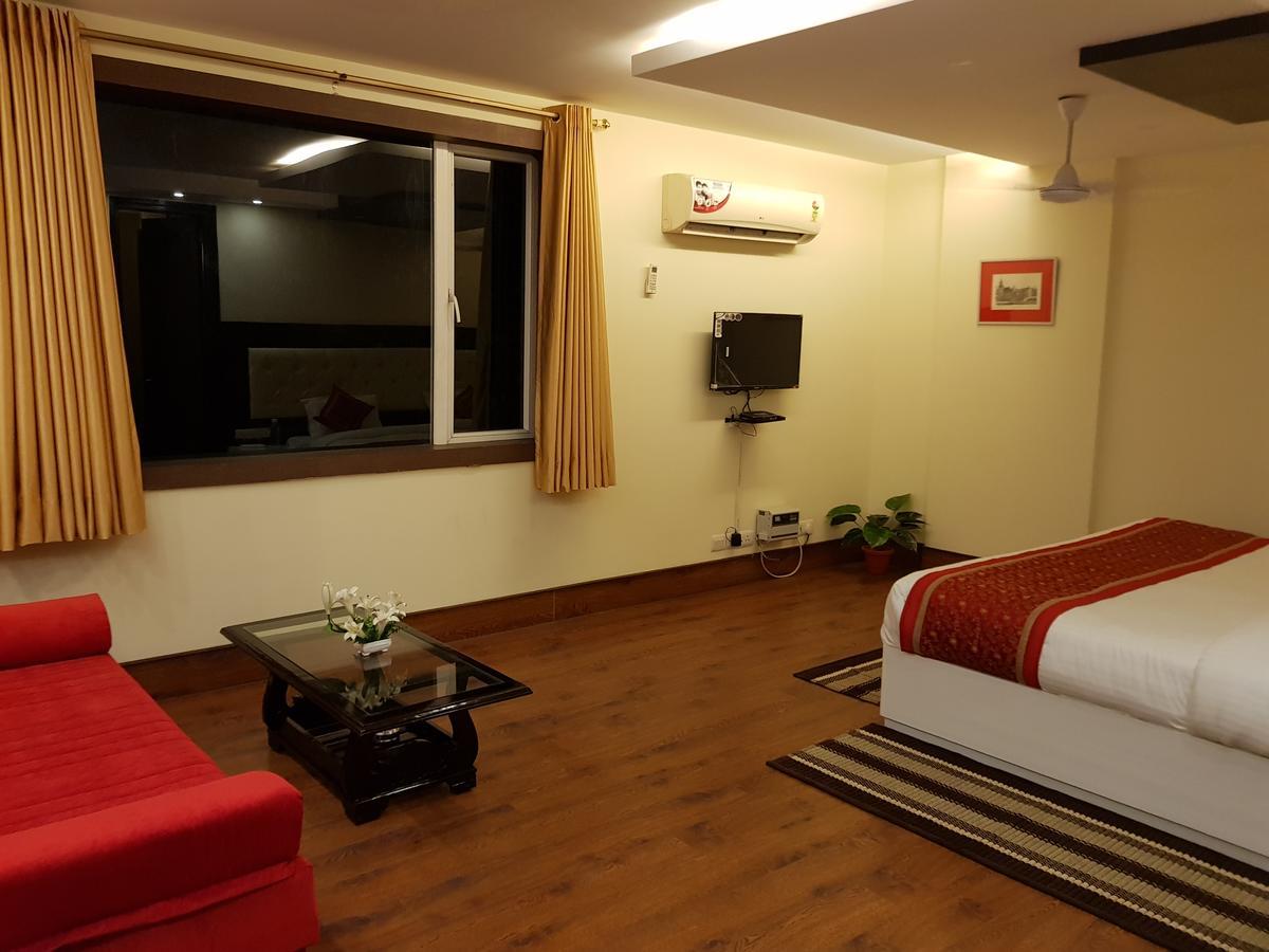 La Residenza Bed & Breakfast New Delhi Bagian luar foto