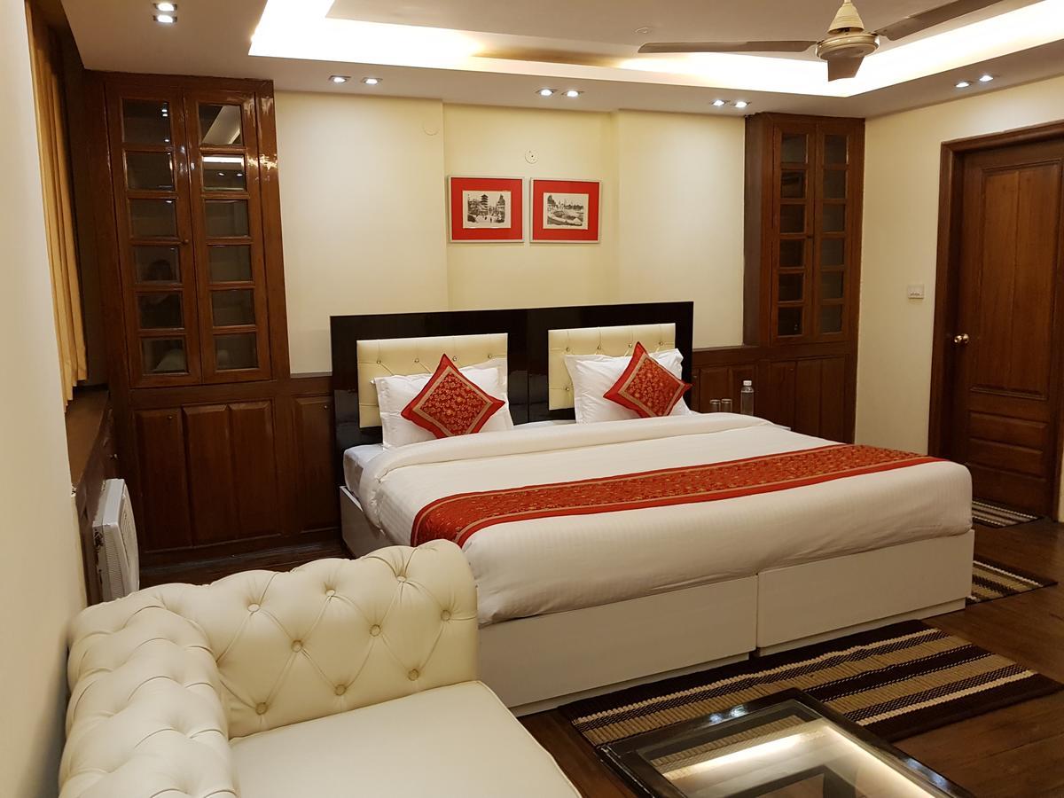 La Residenza Bed & Breakfast New Delhi Bagian luar foto