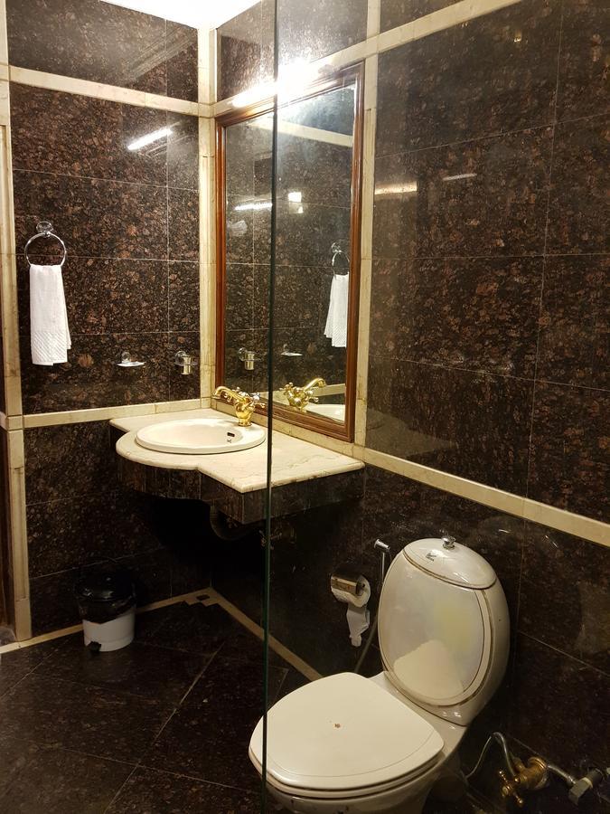 La Residenza Bed & Breakfast New Delhi Bagian luar foto